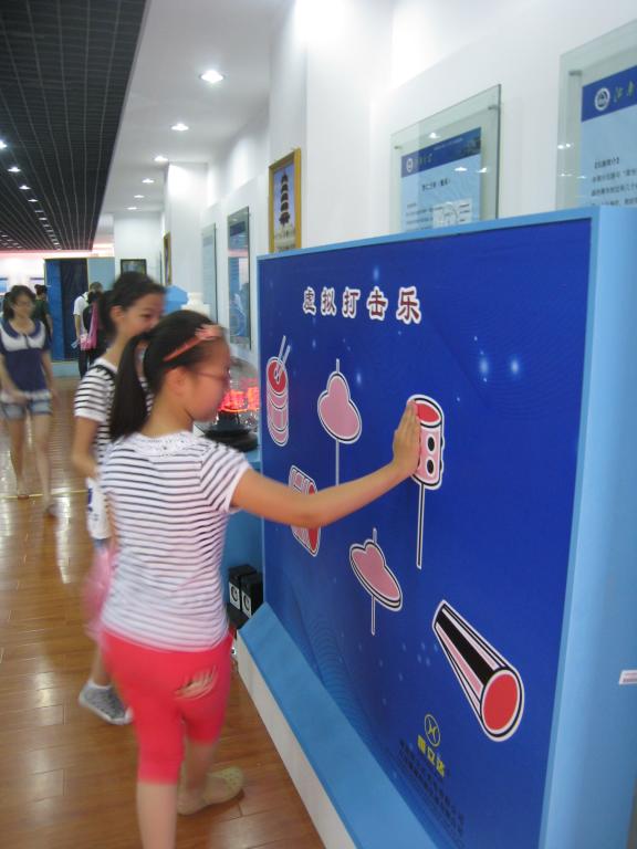 无锡金桥实验学校学生参观我院科学素质拓展中心